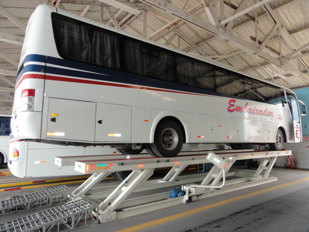 Plataforma Elevadora Trucklift otimiza manutenção na Expresso Embaixador