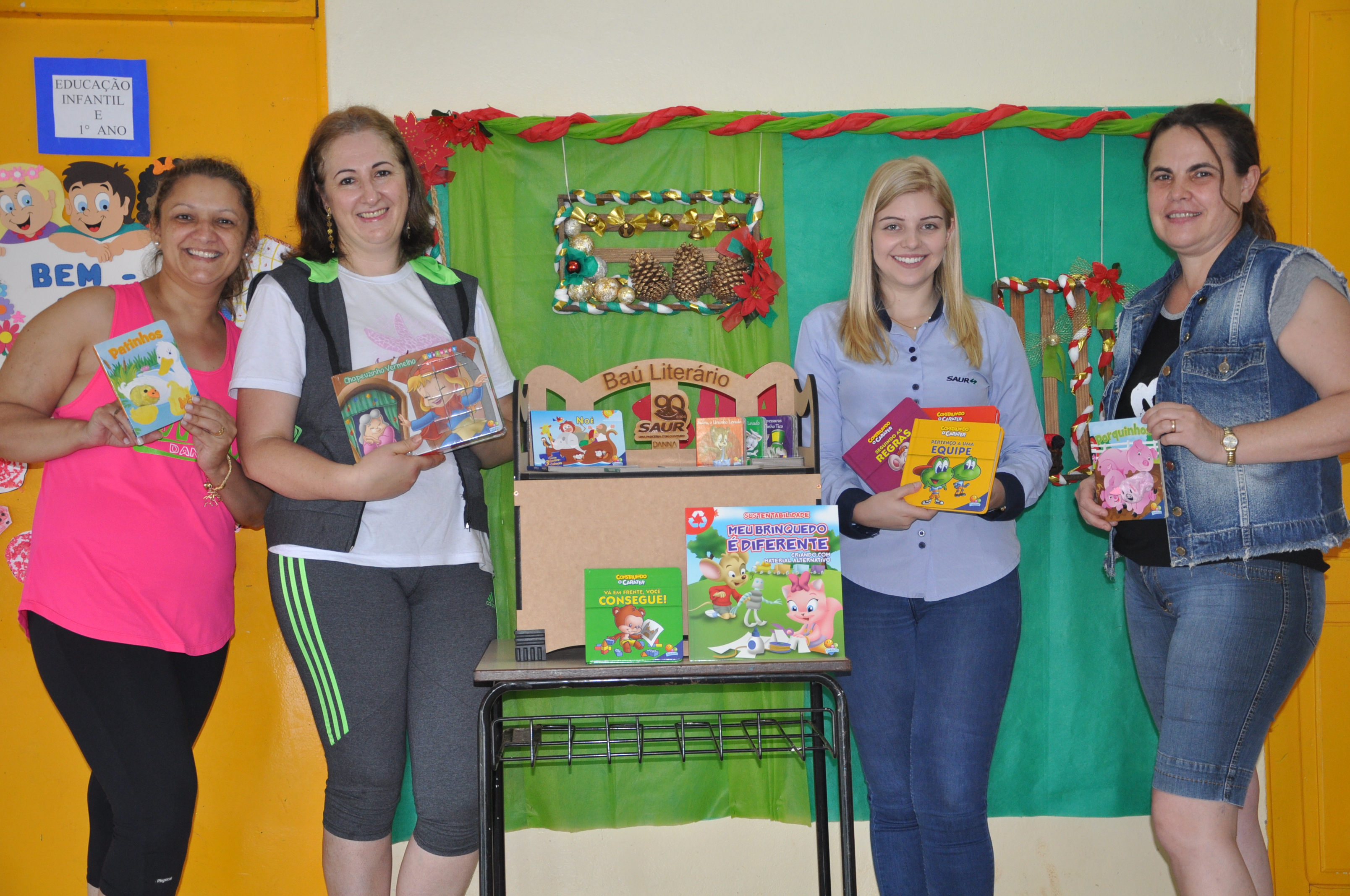 SAUR incentiva a leitura com entrega de Baús Literários 