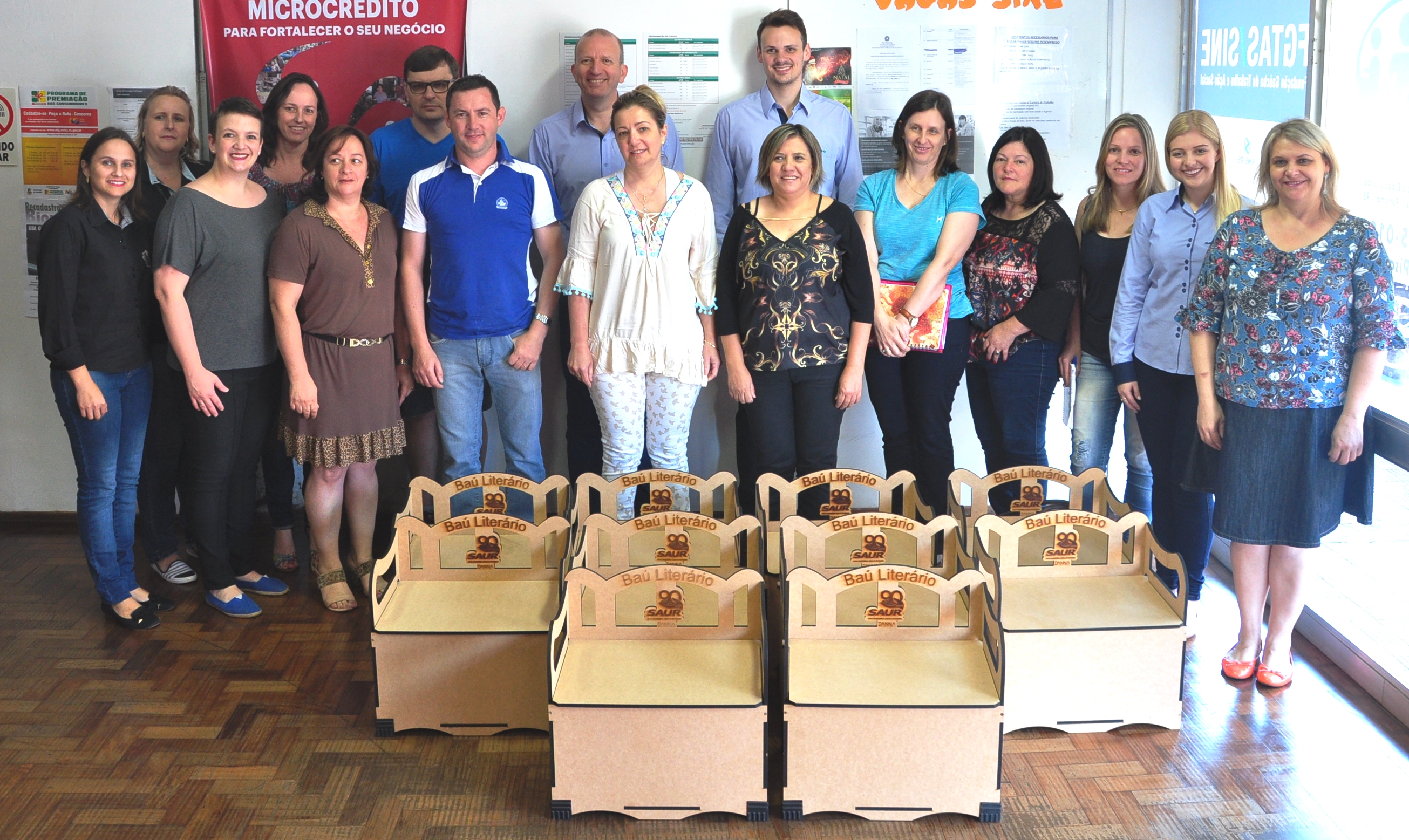 SAUR encourages reading with the delivery of Literary Trunks