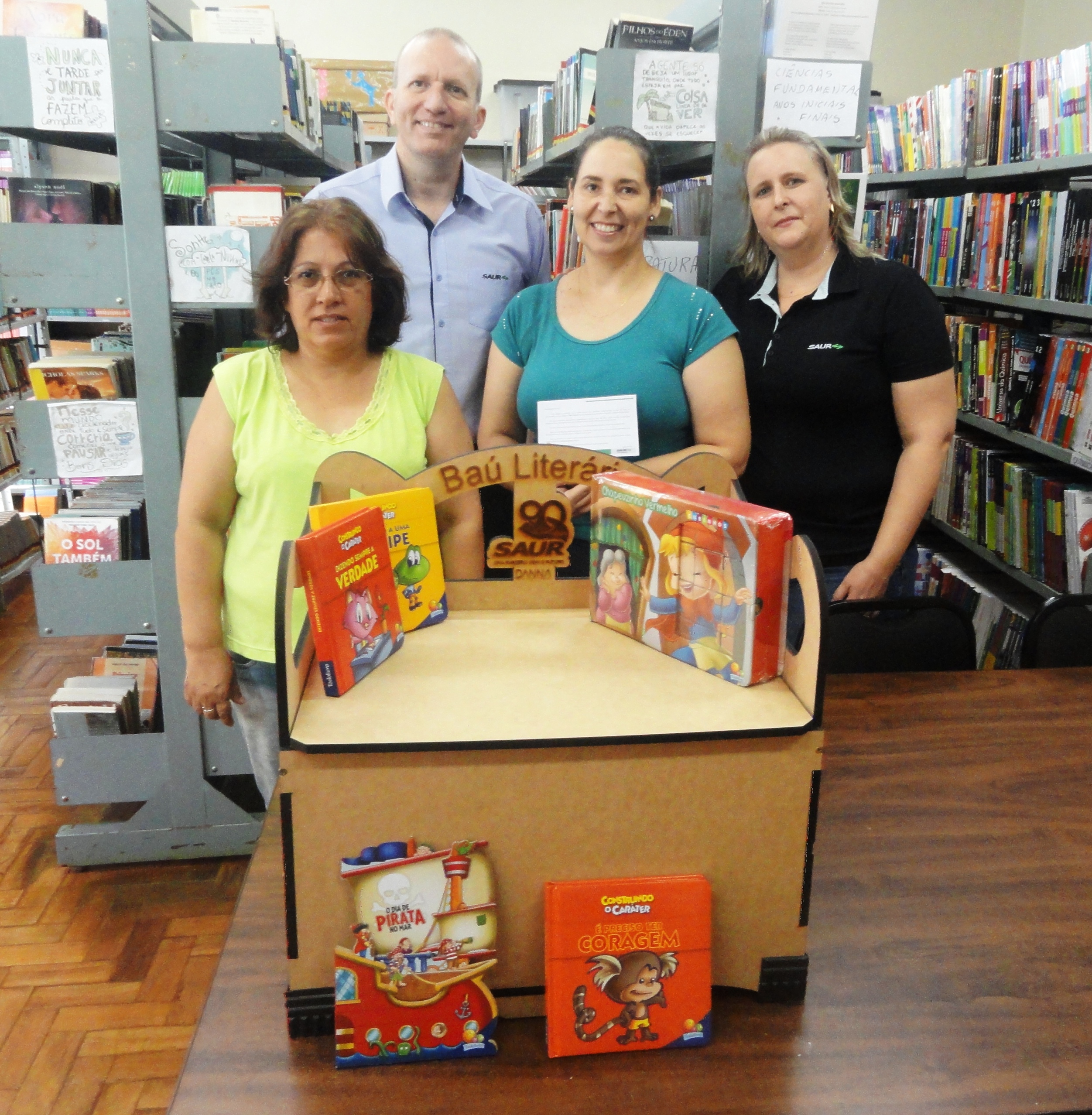 SAUR incentiva a leitura com entrega de Baús Literários 