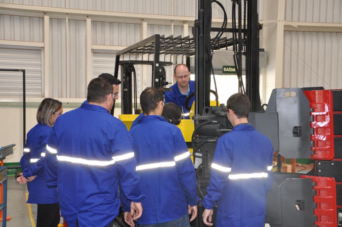 Treinamento de Qualificação Técnica  em Equipamentos para  Empilhadeiras e Industrial 