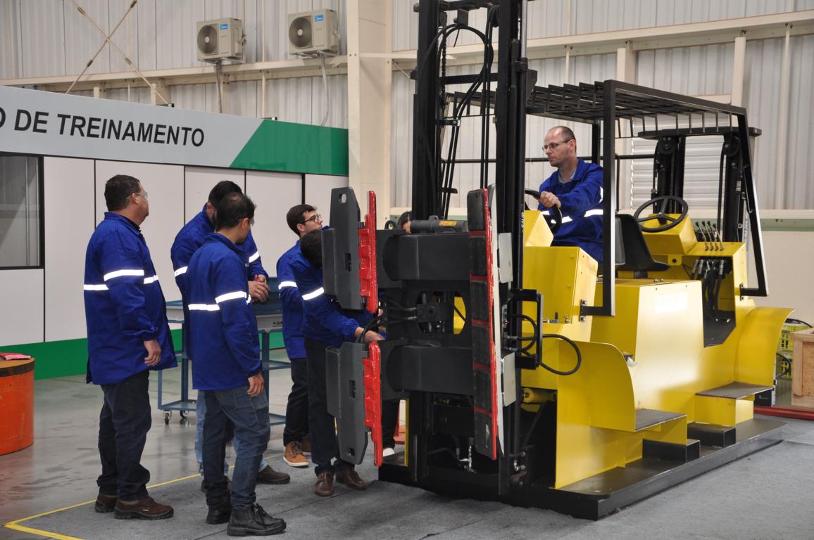 Treinamento de Qualificação Técnica  em Equipamentos para  Empilhadeiras e Industrial 