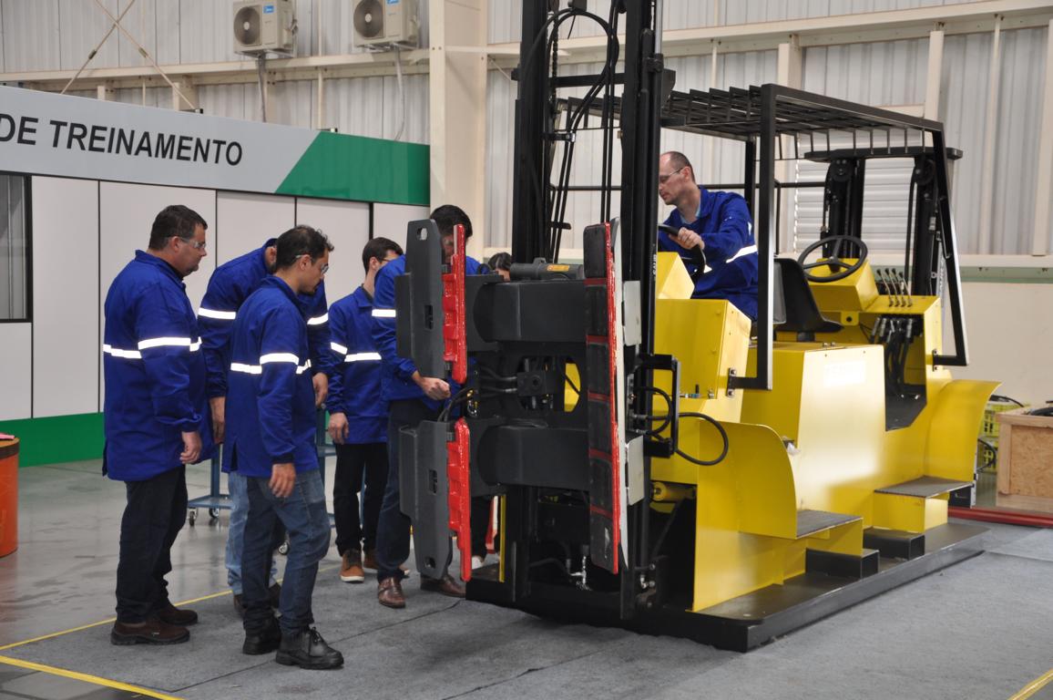 Treinamento de Qualificação Técnica  em Equipamentos para  Empilhadeiras e Industrial 