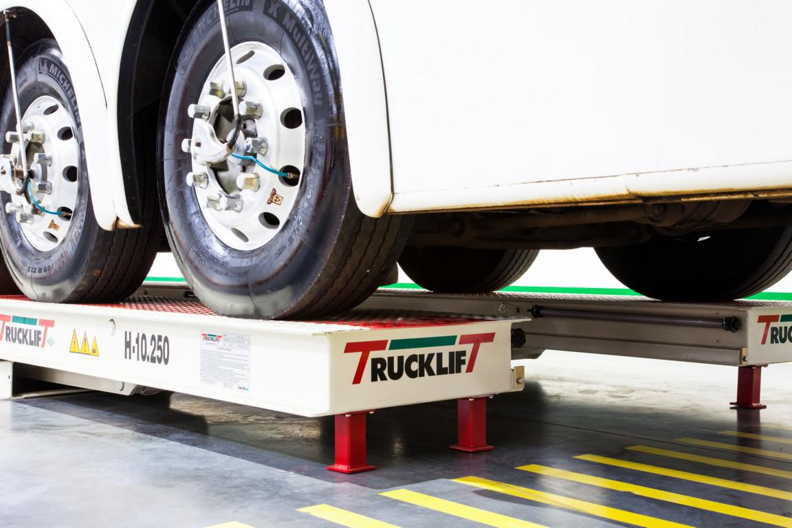 Para elevar veículos em manutenção, a opção é o Trucklift SAUR