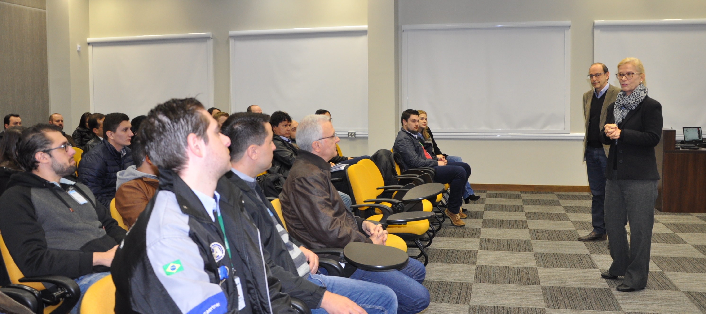 Foto_2_-_Encontro_Comercila_Industrial_Sra._Ingrid_e_Sr._Enio