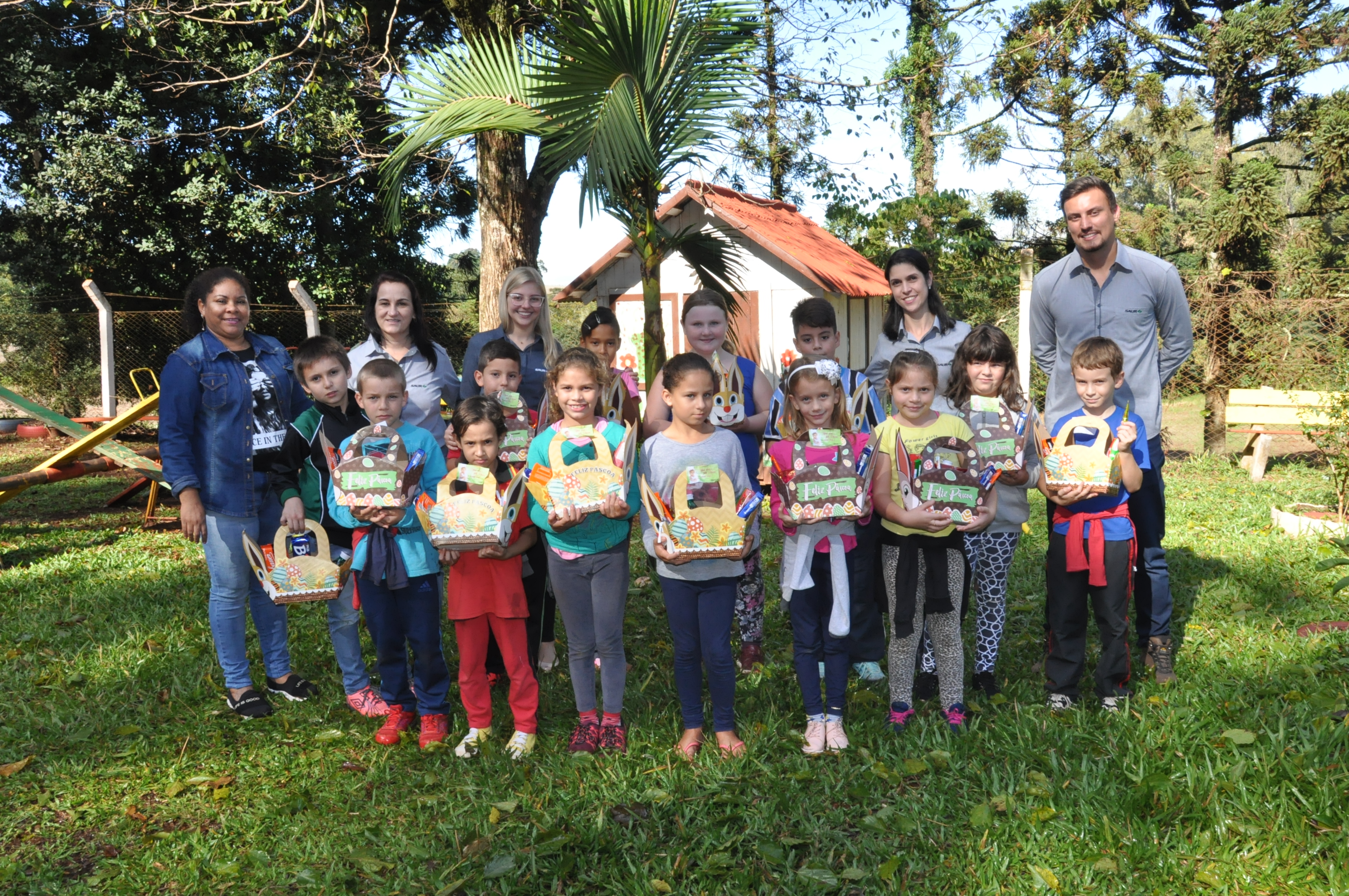 SAUR faz entrega de Ninhos de Páscoa na Escola Maurício Cardoso