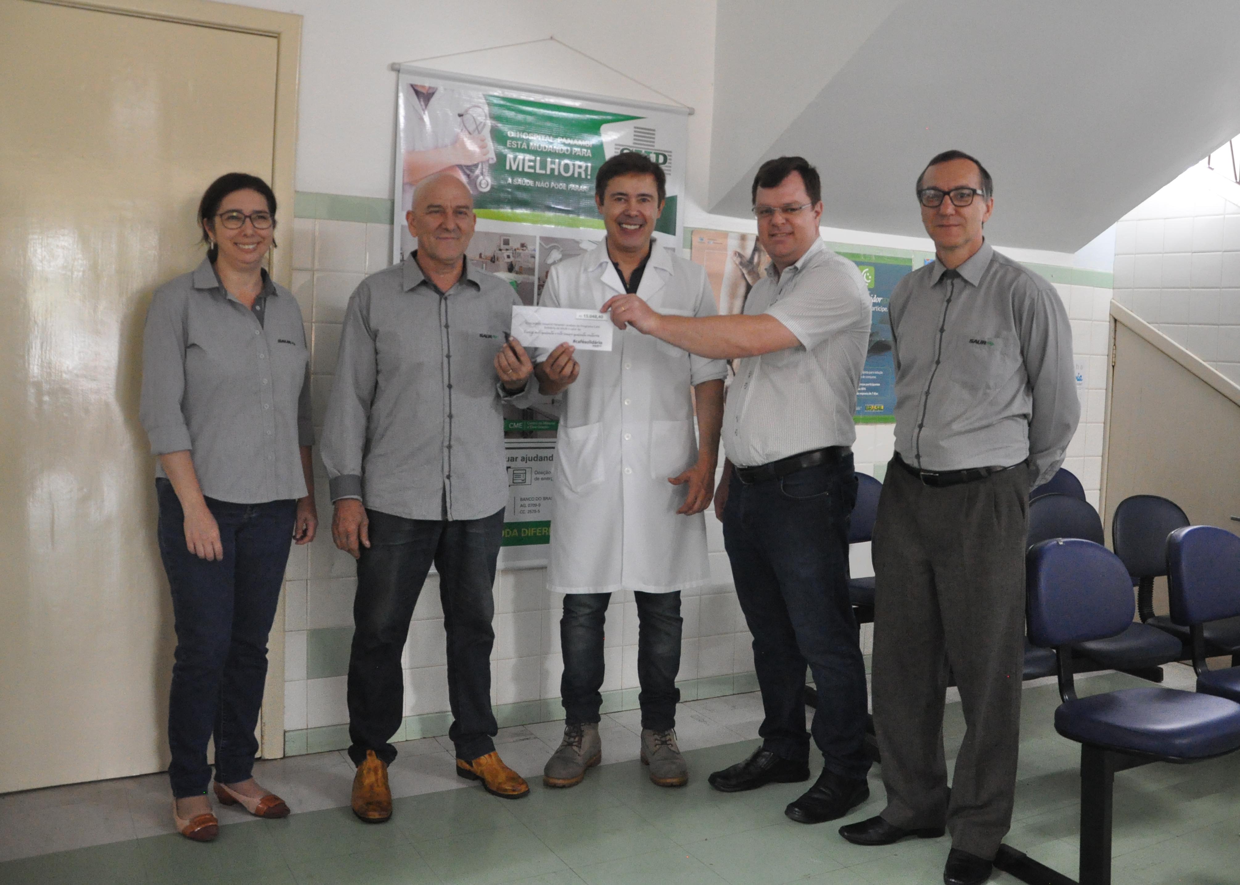 SAUR entrega cheque do Programa Café Solidário ao Hospital de Panambi