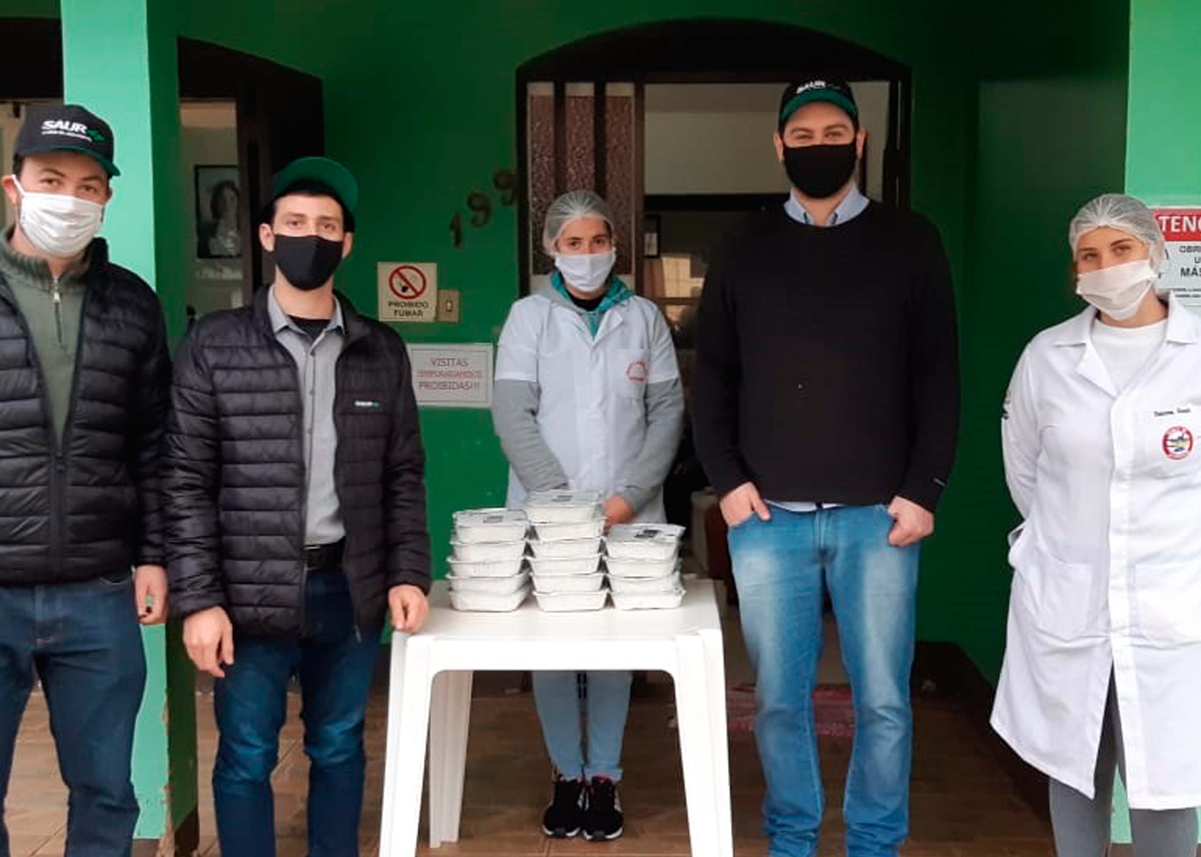 Entidades beneficentes recebem lasanhas doadas através da Ação “Lasanha Solidária” promovida pelos Voluntários da SAUR