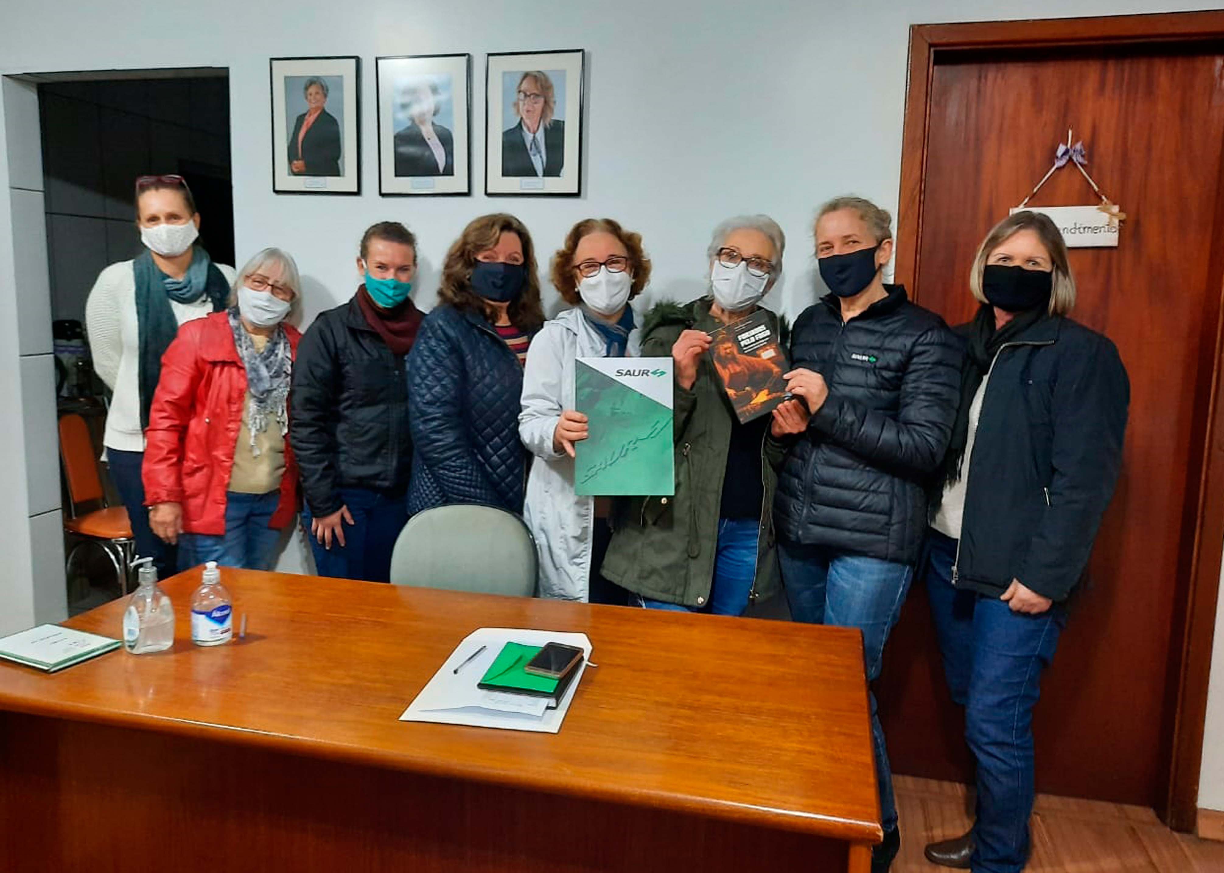 SAUR adquire livros e valor é destinado para a Liga de Combate ao Câncer de Panambi