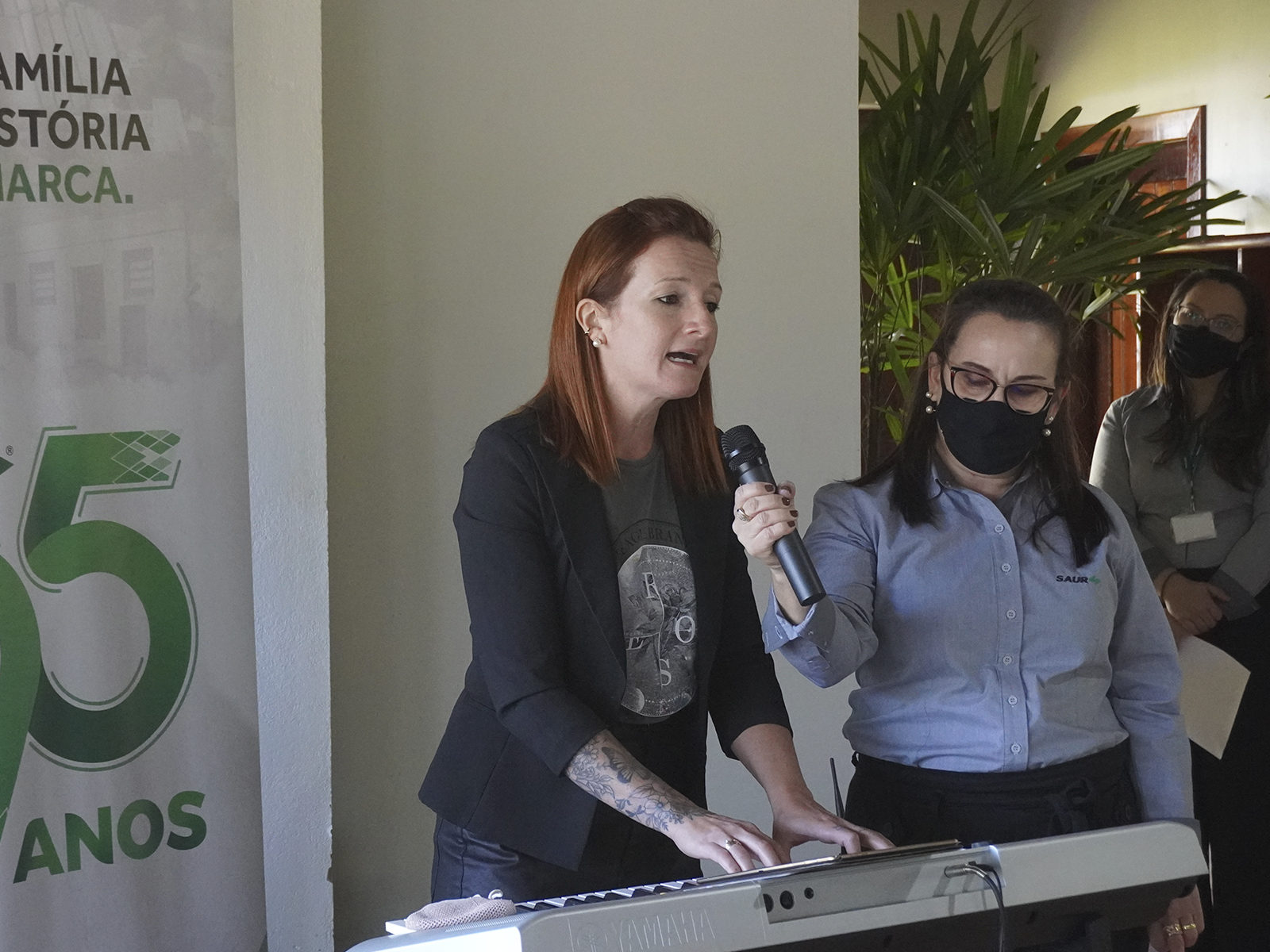 Apresentação musical com Lisandra Rodrigo