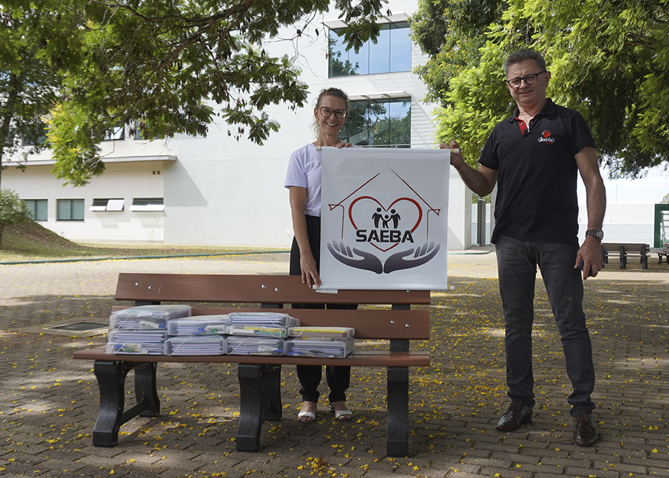SAUR Faz Doação de Material Escolar