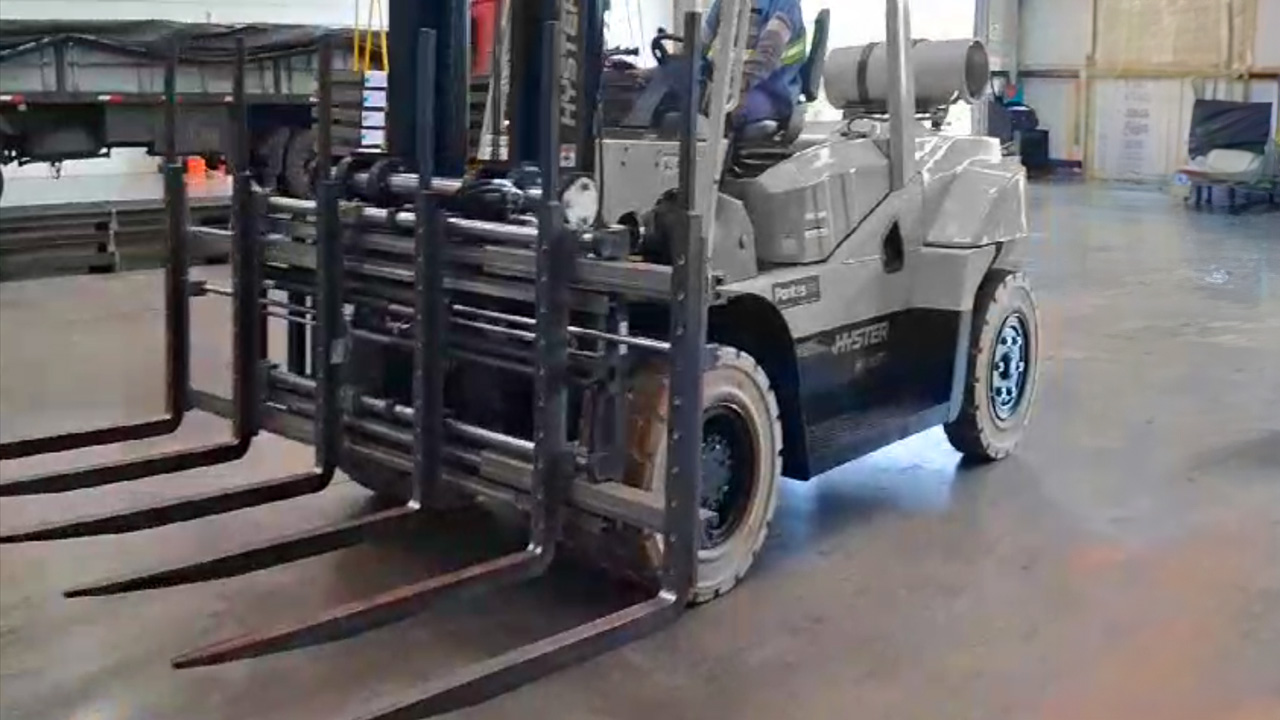 Posicionador Triplo de Garfos para estabilizar o transporte de cargas largas | SAUR