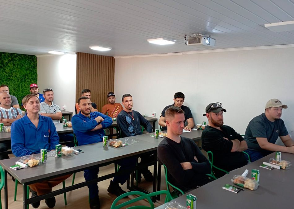 SAUR participa de treinamento realizado pela Mazak