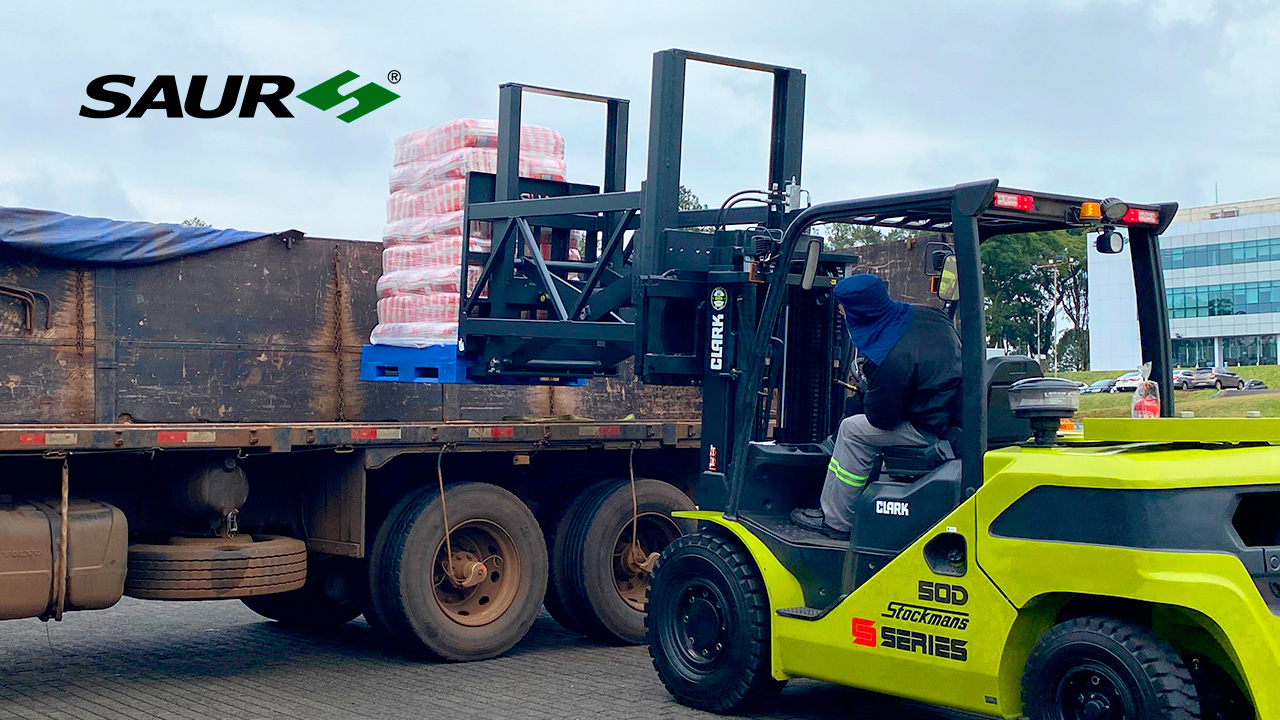 Empurrador de Cargas com Placa Fixa | Carregamento apenas de um lado do caminhão | SAUR