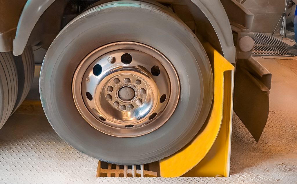 Trava de Rodas Articulada – SAUR