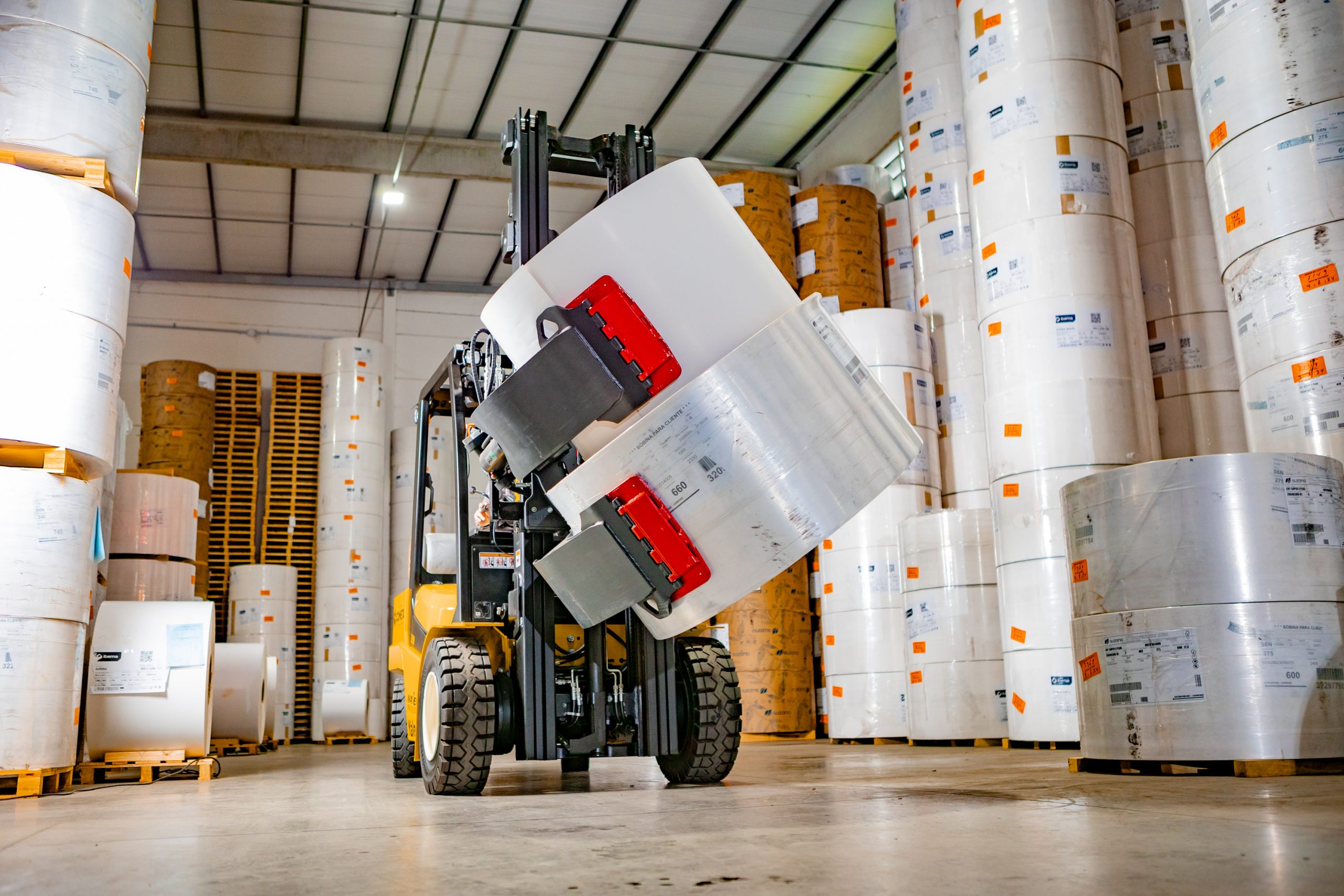 Conheça a Garra para Bobinas de Papel SAUR