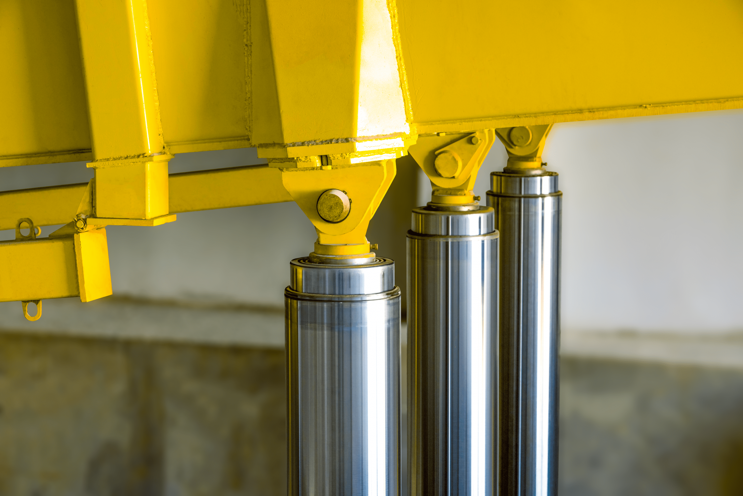 A única empresa brasileira com fabricação própria de cilindros para Tombadores, também é referência no serviço de reformas.